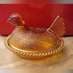 VINTAGE HEN ON NEST
